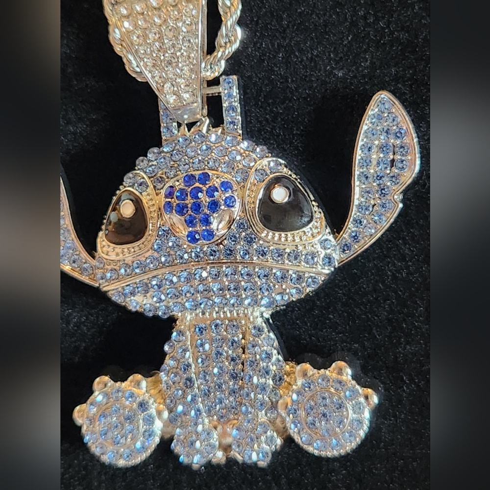 LILO & STICH Silver Tone Necklace.. - Picture 4 of 11
